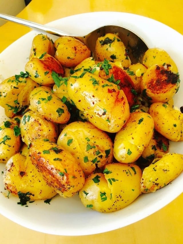 Lemon Potatoes 8-10 people (24 hours' Notice).