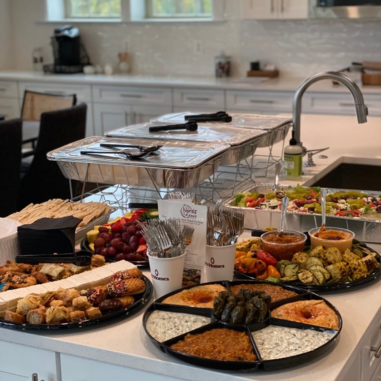 Delicious Gyros: A Mediterranean Delight